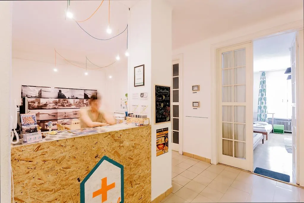 בודפשט Homeplus Hostel 0*,  הונגריה