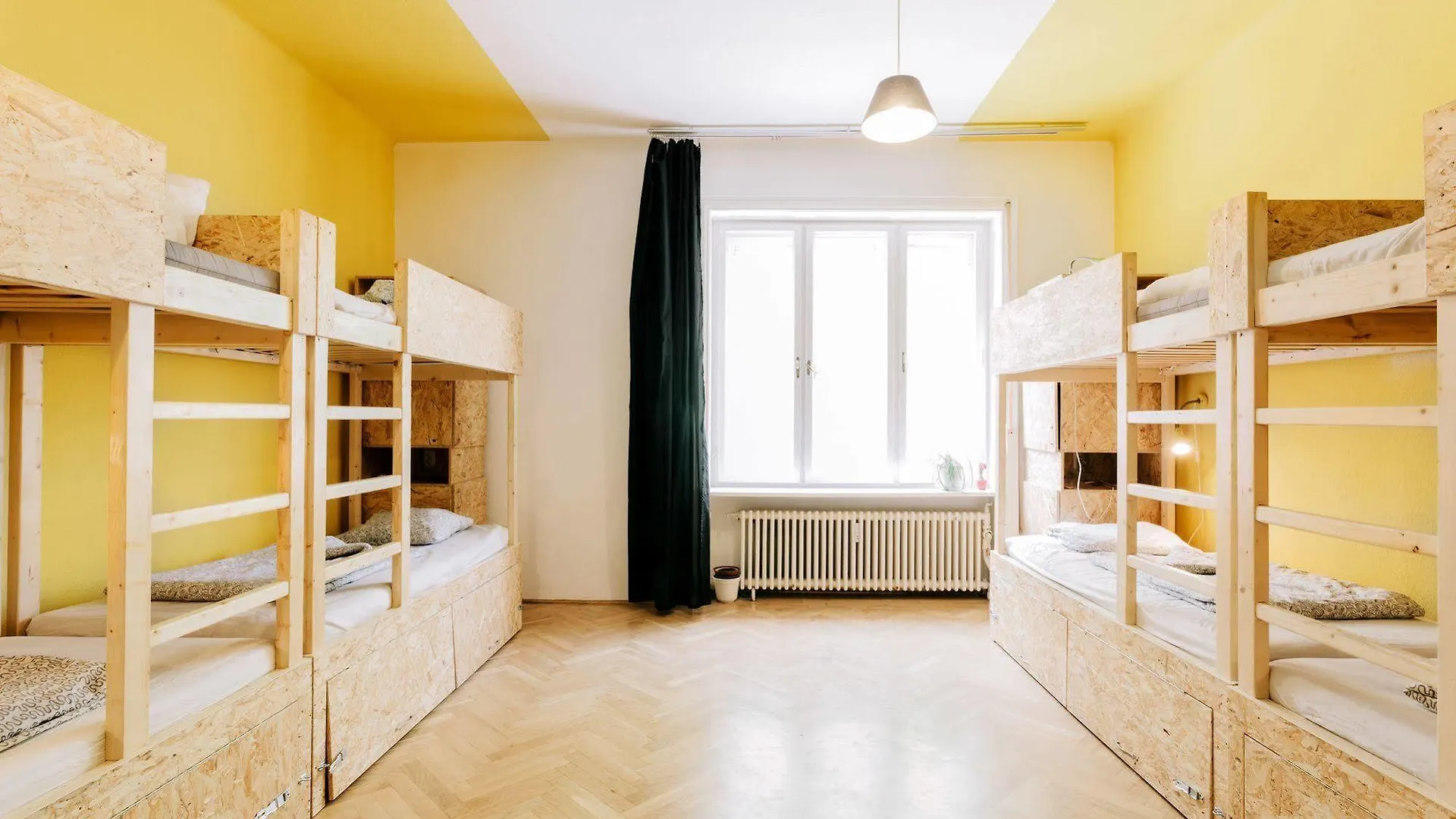 בודפשט Homeplus Hostel 0*,  הונגריה