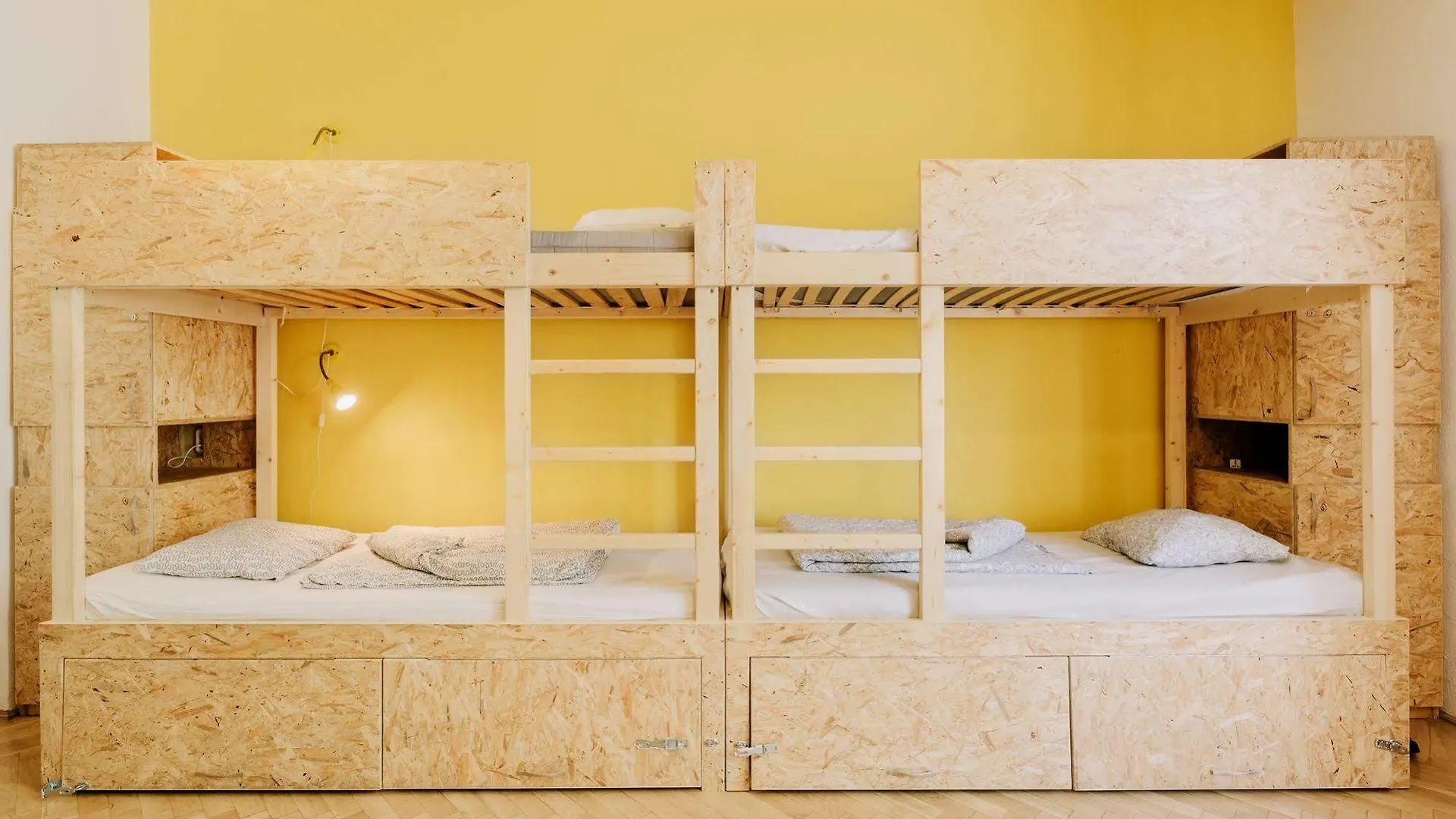 בודפשט Homeplus Hostel 0*,  הונגריה